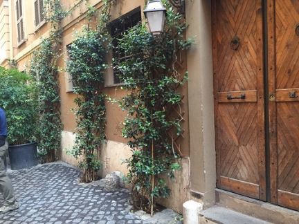 front courtyard in Italy